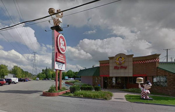 Big Boy Restaurants (Elias Brothers, Elias Bros) - Walled Lake - 800 N Pontiac Trail A - Now Demolished (newer photo)